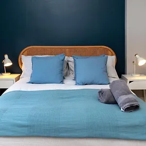 Cosy One Bedroom With Free Evening Parking Apartment